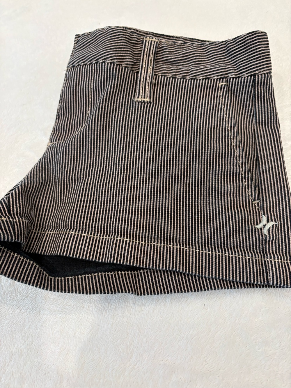 Hurley Low Rise striped shorts/ Y2K Classic Fit Low-rise - Picture 4 of 9